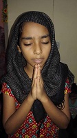 Pray little Girl